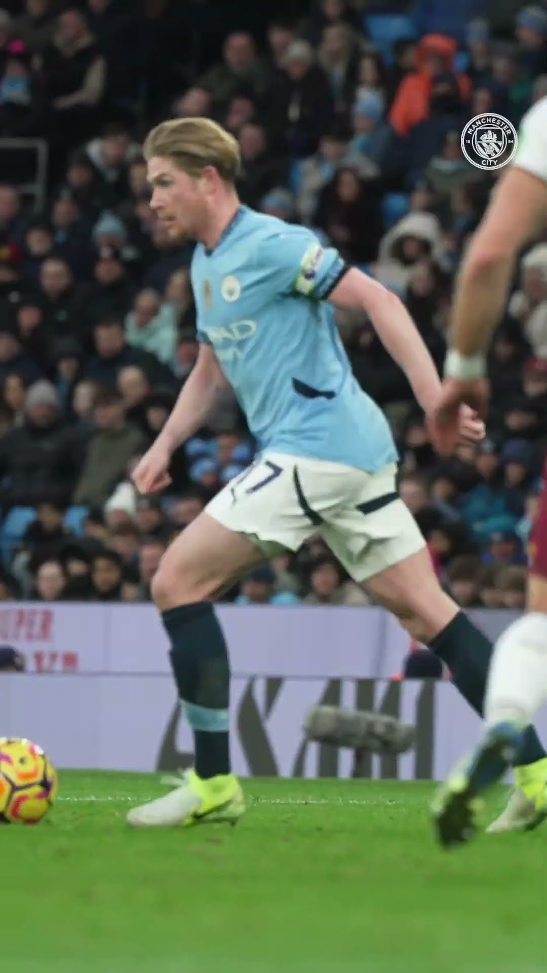 ? KDB through the eye of a needle ? #shorts #football #mancity #skills